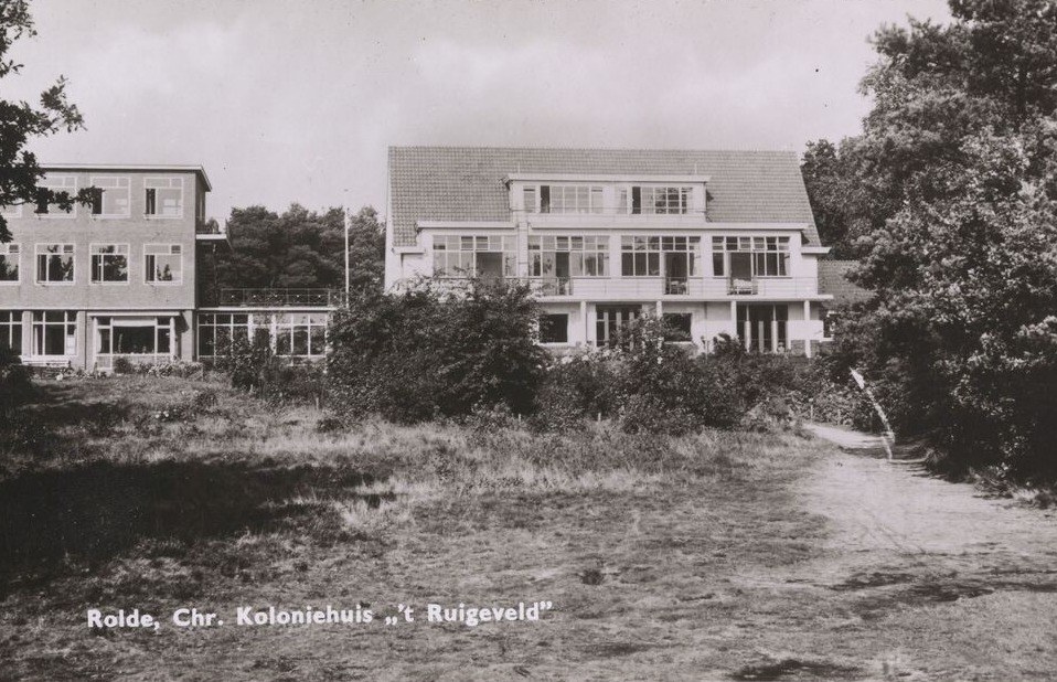 Het christelijk vakantiekoloniehuis 't Ruige Veld aan de Asserstraat, tussen 1950 en 1960.