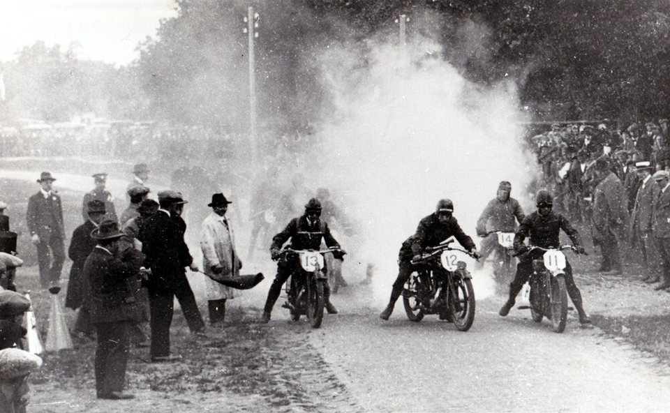 Hier begon de TT: de brink van Rolde, 11 juli 1925